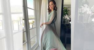 Gal made her film debut in the fourth film of the fast and furious. Gal Gadot Reveals She Chopped Off Her Fingertip Amid Booze Deccan News
