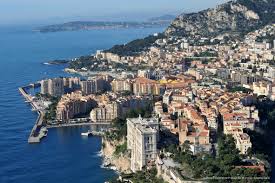 Take advantage of our summer sales to dress in rouge et blanc. Monaco Hotel Royal Riviera