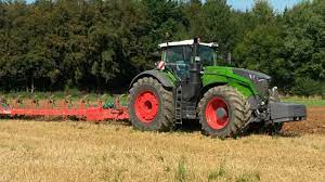 Download hem door op deze link te klikken. Fendt Vario 1050 Met Kverneland Pw 12 Schaar Ploeg Trekkerweb Youtube