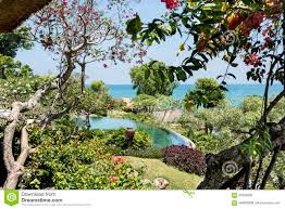 Der schöne garten gbr inh. Schoner Garten Mit Pool Des Erholungsortes Bali Stockfoto Bild Von Rucksortierung Blumen 83353982