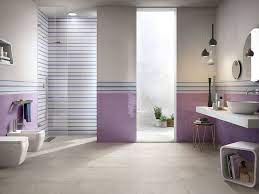 Un lavabo, un grande specchio, un mobile basso e due mobili laterali per utilizzare con stile e praticità il tuo bagno! Piastrella Easy Lilac 25x40 Lucido Lilla Iperceramica