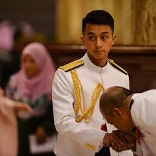 Share tengku ahmad ismail muadzam shah semasa pemasyuran tengku mahkota pahang dan tengku ampuan pahang with your friends! Kembar Yam Tengku Puteri Afzan Rizal Hakimm Punyer Facebook