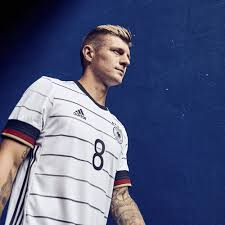 As outras foram iugoslávia (marcou seis gols no primeiro tempo), na goleada de 9 a 0 sobre o zaire. Novas Camisas Da Selecao Da Alemanha 2020 2021 Adidas Eurocopa