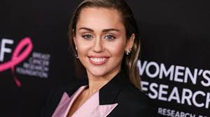 Фотограф подал заявление в суд на Майли Сайрус