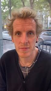 Portrait of the artist Hamish Young 04.08.23 @hamishyoungart