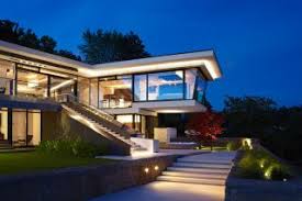 Since its origins in the roman villa, the idea and function of a villa has evolved considerably. Villa Hollywood Architekturobjekte Heinze De