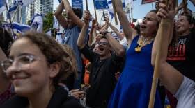 More Men Put Ambitions On Back Burner For Their Partners' Careers