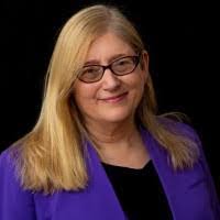 Lisa Ledwith's Instagram, Twitter & Facebook