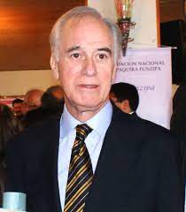 El periodista colombiano germán castro caycedo, ganador de once premios nacionales de periodismo y ocho internacionales murió este 15 de julio. Gustavo Castro Caycedo De Que Me Hablas Viejo Y Su Libro 37 Eje21