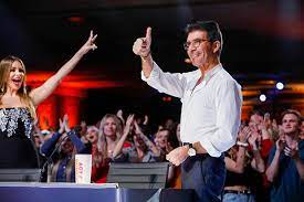 La tua voce è stupenda e si è complimentato con la ragazza in gara ad america's got talent. Simon Cowell On America S Got Talent Season 16 Set See First Photo Hollywood Life