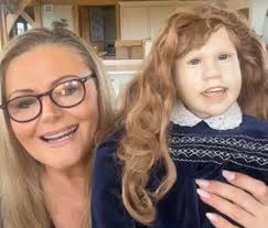 Selebriti psikik beli anak patung `berhantu'