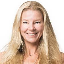 Under World Wellness Weekend bjuder Hagabadet in till en stämningsfull yoga  med några av våra mest älskade lärare Sandra Adrian, Elaine De Souza och  Emma Johansson ❤️ Under klassen arbetar vi med