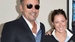 Streets of philadelphia is a song written and performed by american rock musician bruce springsteen for the film philadelphia (1993) starring tom hanks, an early mainstream film dealing with hiv/aids. 4 Iau73fsuttcm