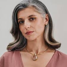 Pozłacana kolia ze szlifowanym kryształem z kolekcji Julia