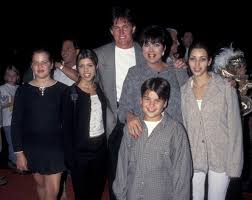 How many sister does kim kardashian have ? Kim Kardashian S Famous Siblings Have A Look To The List