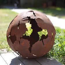 Il s'agit d'une allée vers votre potager, vers le garage ou menant vers l'entrée principale. Boule En Metal Decoupe Laser Vente Au Meilleur Prix Jardins Animes