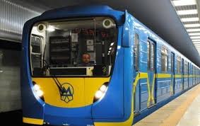 Дізнайтеся вчасно про новини київського метро. V Metro Kieva Ostanavlivalas Krasnaya Vetka Iz Za Padeniya Muzhchiny Na Puti Korrespondent Net