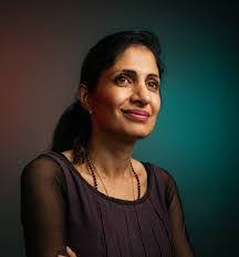 Dayna Lee's Instagram, Twitter & Facebook