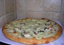 Dans La Cuisine De Blanc Manger Pizza Aux Fruits De Mer Digne Des Plus Grands Restos Pizza Recipes Food Pizza Sandwich