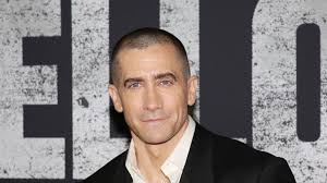 Jake Gyllenhaal's "Pretentious" Broadway Dressing Room Is DIVIDING the  Internet