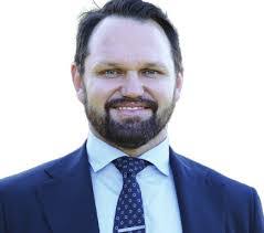 Kevin Luckman's Instagram, Twitter & Facebook