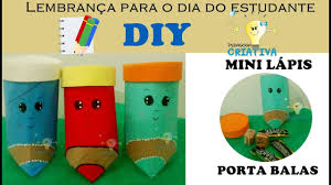 Palito de churrasco veja aqui sugestões de lembrancinhas para o dia das crianças passo a passo. Aprenda A Fazer Uma Lembranca Para O Dia Do Estudante Com Rolo De Papel Youtube