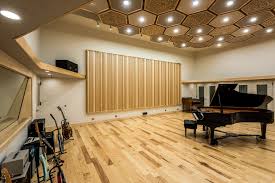 There are also 3 other smaller shooting areas with a great variety of colors, textures and light. June Audio Recording Studios