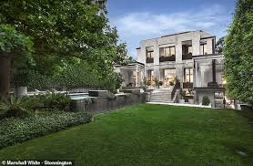 It has housed several other heartbroken afl stars over the years, serving as a sanctuary for sporting greats in the midst of. Freedomroo Madeleine West And Shannon Bennett Make A 7million Profit On Melbourne Mansion Australiannewsreview