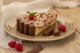 Viele leckere rezepte aus dem bereich yogurette kuchen bei foodtempel. Himbeer Sahnetorte Mit Yogurette Zucker Stuckchen