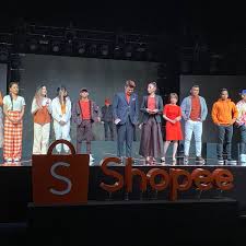 Setiap jumaat (10 malam) siaran : Visual Three Studio Performing Arts Venue
