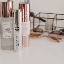 It contains 13 essential oils that actually penetrate your hair follicle and helps repair your hair from the inside out. Rejuveniqe Oil Aka Miracle Oil Detox On The Rocks