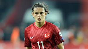 1.85 metre boyunda olan enes ünal santrafor pozisyonunda görev almaktadır. Fenerbahce De Enes Unal Iddiasi Spormani
