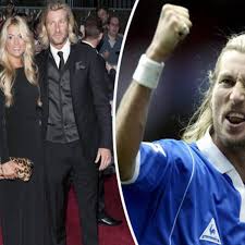 Robbie savage asked a question at the coronavirus press conference. Robbie Savage Admits Frustration On Wife I Was A Beast To Missus For 20 Years Daily Star