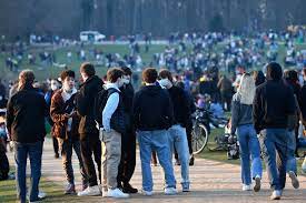 Je viens de passer dans le bois de la cambre. Le Bois De La Cambre De Nouveau Pris D Assaut Des Drones Utilises Par La Police Une Centaine De Jeunes Disperses Belgique 7sur7 Be