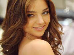 Everyday A Beauty Miranda Kerr Hair Hair Color Asian Hair Color Auburn