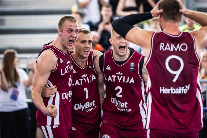 Viņi to izdara! Latvijas 3×3 basketbolisti pirmoreiz vēsturē izcīna Pasaules kausa zeltu | tv3.lv