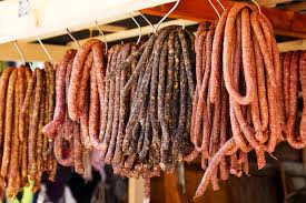 Cotletul de porc umplut cu cârnați este un preparat foarte gustos ce ocupa un loc de cinste pe mesele de sarbatoare. Reteta Doua Preparate Pentru Masa De Craciun Restaurante De Lux