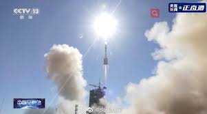 刚刚，中国载人航天工程办公室重磅发布神舟十二号载人飞船飞行任务宣传片。 it之家了解到，神舟飞船将飞行 6.5 小时，预计在今日下午（大家 15:30 左右就可以提前关注）与空间站进行对接，本次神舟飞船采用自主快速交会对接模式， Qfmd87otlz4ggm