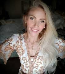 Victoria Gates's Instagram, Twitter & Facebook