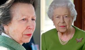 Queen dealt another Christmas blow as spending holiday with Princess Anne  ruled out