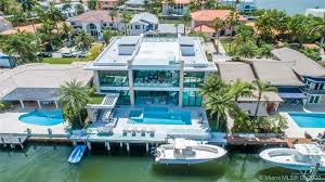 North Miami Beach Ultra Modern Waterfront Home Lists For 4 9 Million