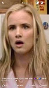 Juliette Lewis played Mallory in Natural Born Killers. Prob one role she is  known for. Quite a dark and outrageous movie. Sophie Thatchers look for  Natalie is definitely a callback to the