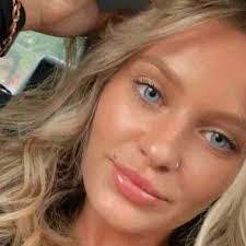 Casandra Randall's Instagram, Twitter & Facebook