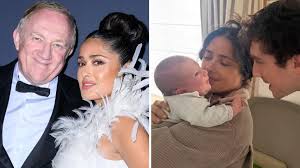 ¡Salma Hayek se convierte en abuela! Así carga a su primer nieto