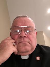 What could be causing the cracking sound in my Kenwood TS2000 radio?