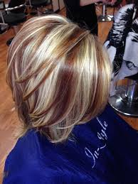 Two Toned Short Haircuts Featuring Blonde And Brown Hair Colors Hair Styles Hair Highlights And Lowlights Short Hair Highlights