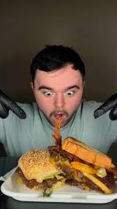 The BEST burger around Lachele's Fine Foods #foodreview #Iowa