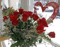 Si en la noche de san valentín te quieres dejar llevar por tus instintos, este es el perfume que estás buscando. Quien Era San Valentin