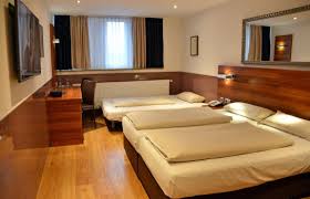 Das vierbettzimmer ist funktional und dennoch komfortabel eingerichtet. Arthotel Munich In Munchen Hotel De