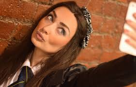 Speakers discuss a stereotypical scouser identity and enregistered scouse repertoire. Don T Cha Wish Your Scouser Was Boss Like Me Kings Head Theatre